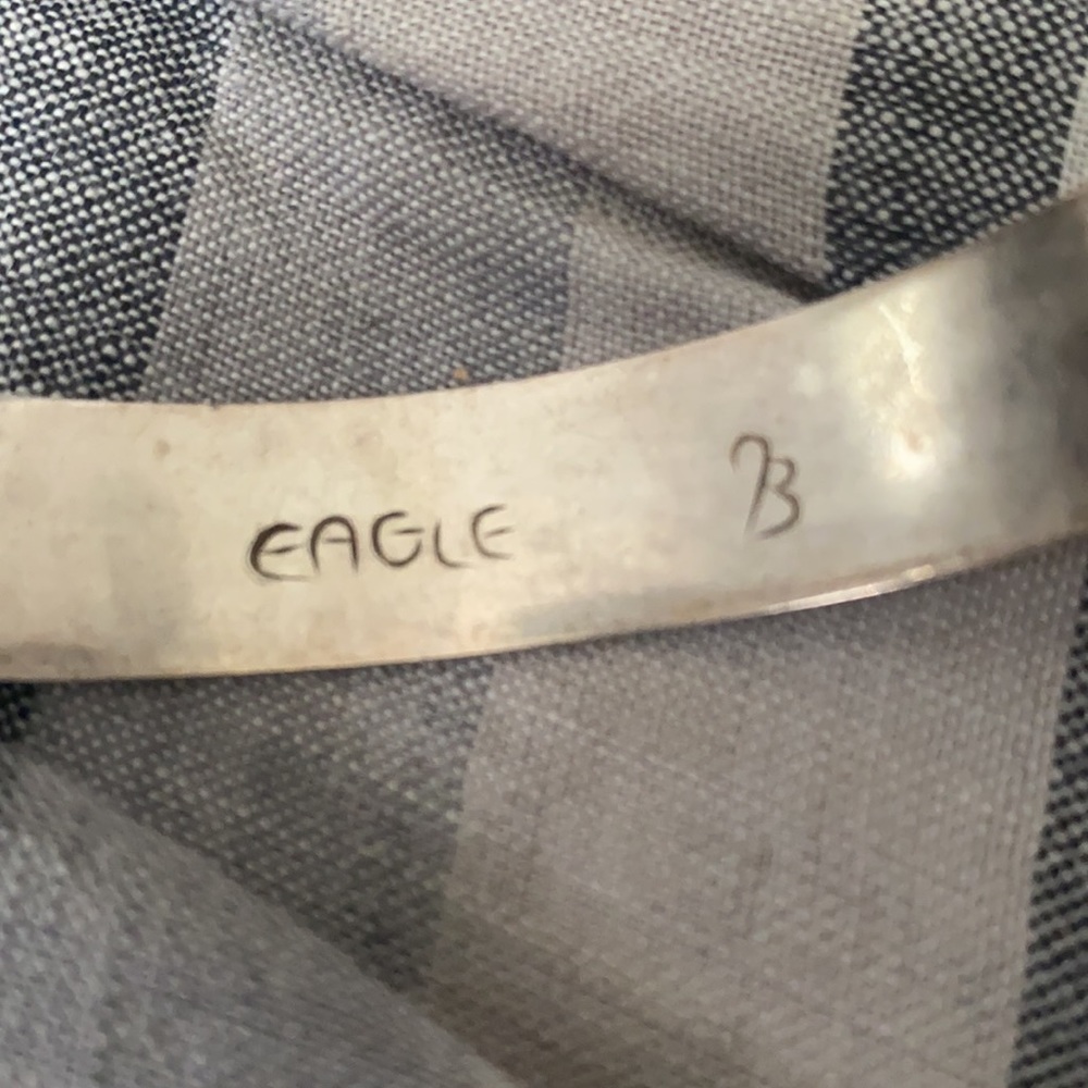 Indigenous BC carved silver eagle bracelet - Picture 6 of 7